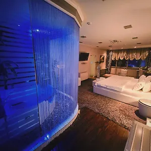 Rosa Blu **** Tirana